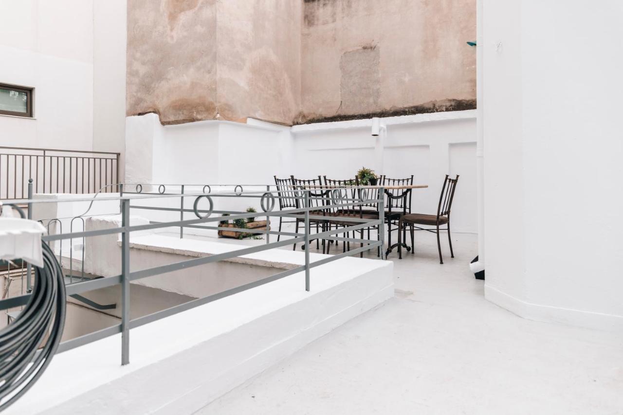 Monastiraki-Psiri, Old Town, 3-Bdr Apt, Sleep 6-10P, Spacious Court Yard Athens Exterior photo