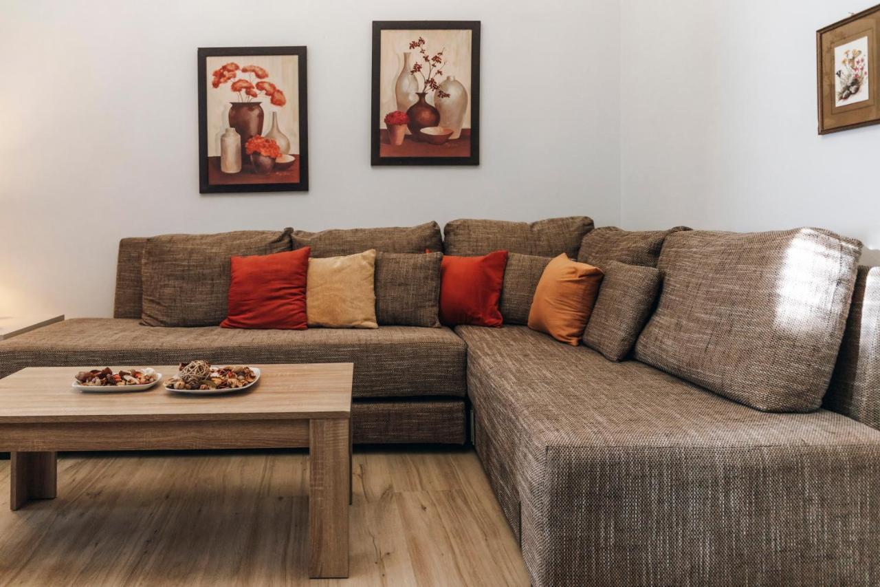 Monastiraki-Psiri, Old Town, 3-Bdr Apt, Sleep 6-10P, Spacious Court Yard Athens Exterior photo