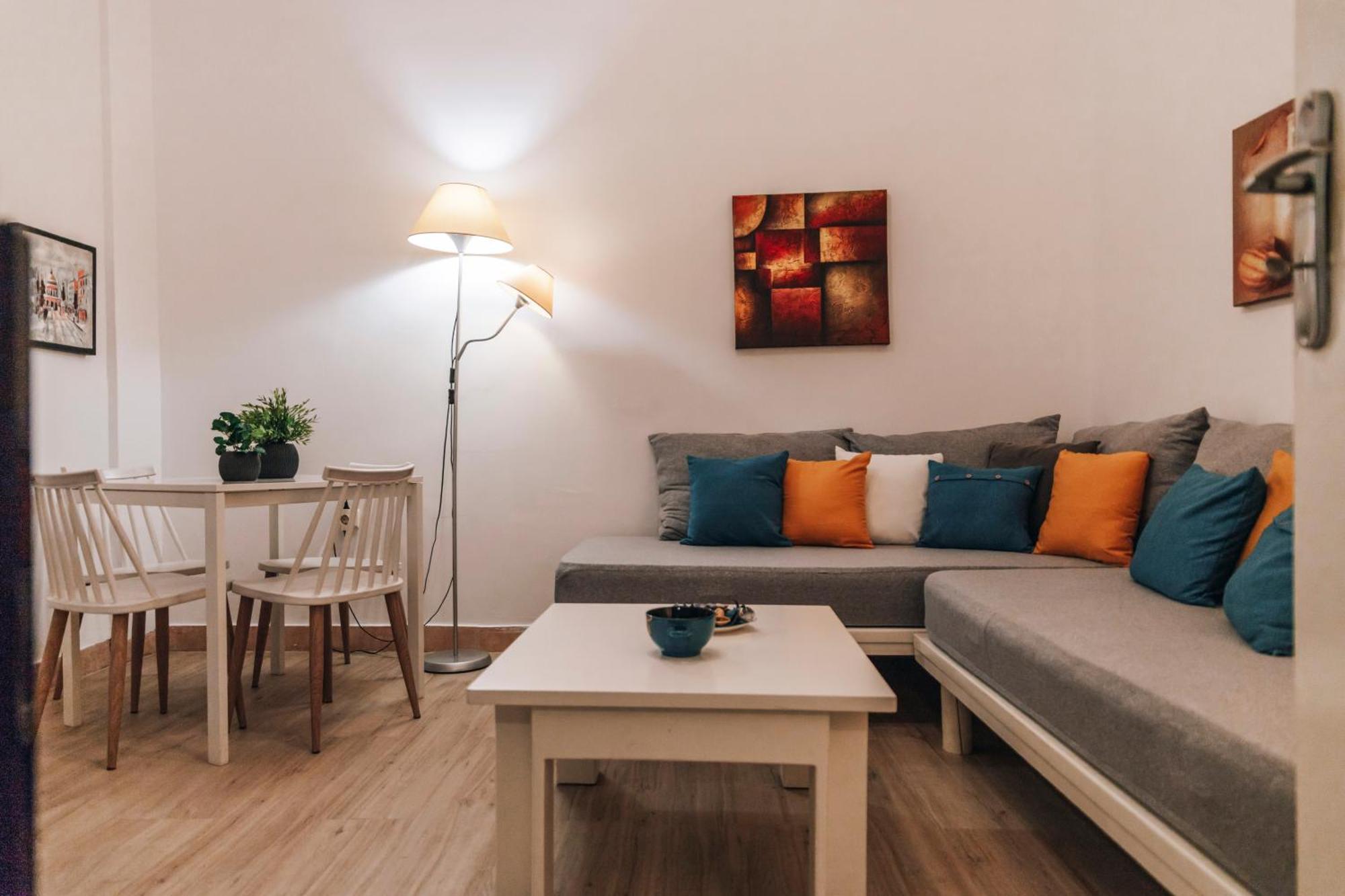 Monastiraki-Psiri, Old Town, 3-Bdr Apt, Sleep 6-10P, Spacious Court Yard Athens Exterior photo