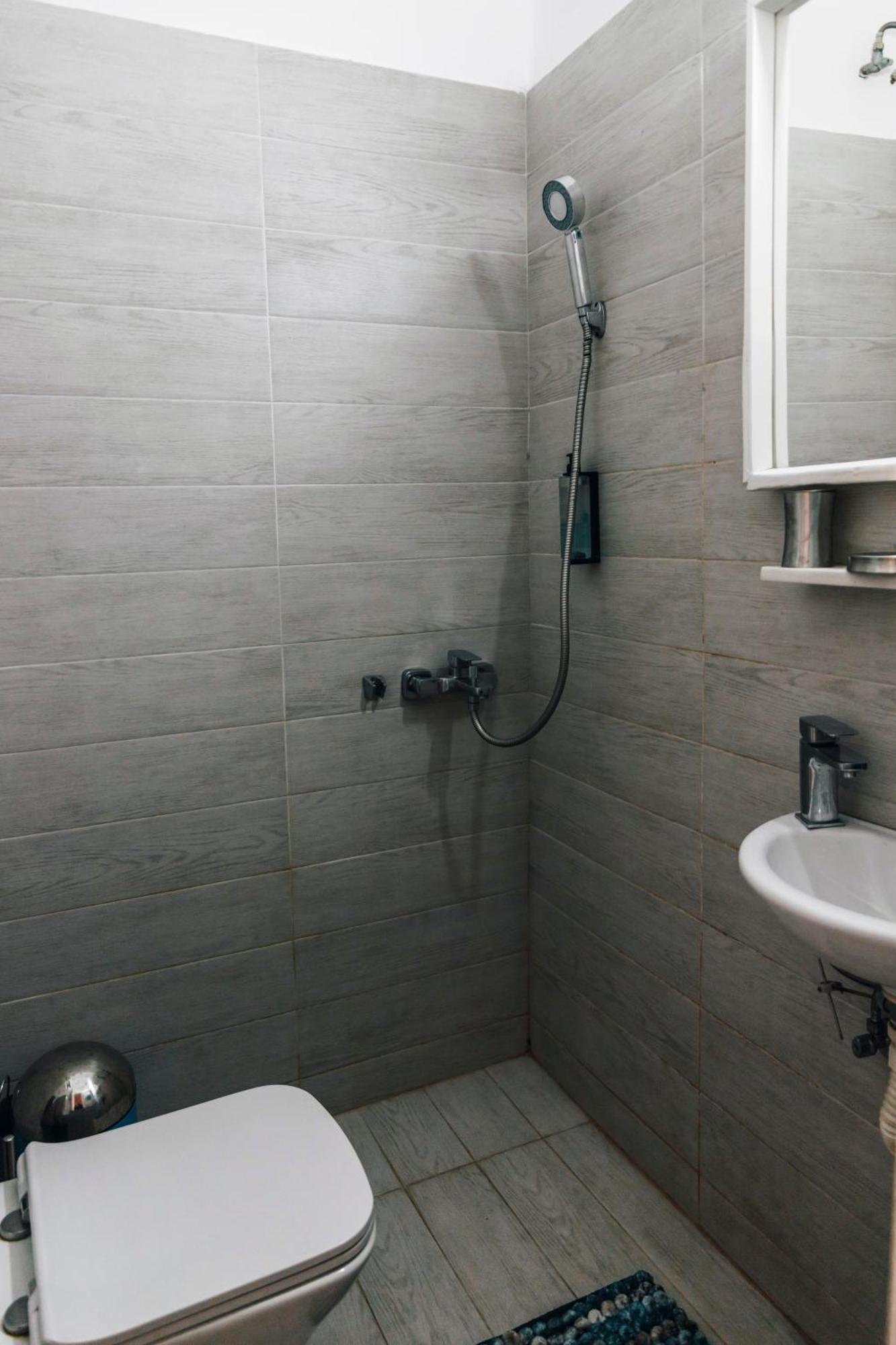 Monastiraki-Psiri, Old Town, 3-Bdr Apt, Sleep 6-10P, Spacious Court Yard Athens Exterior photo