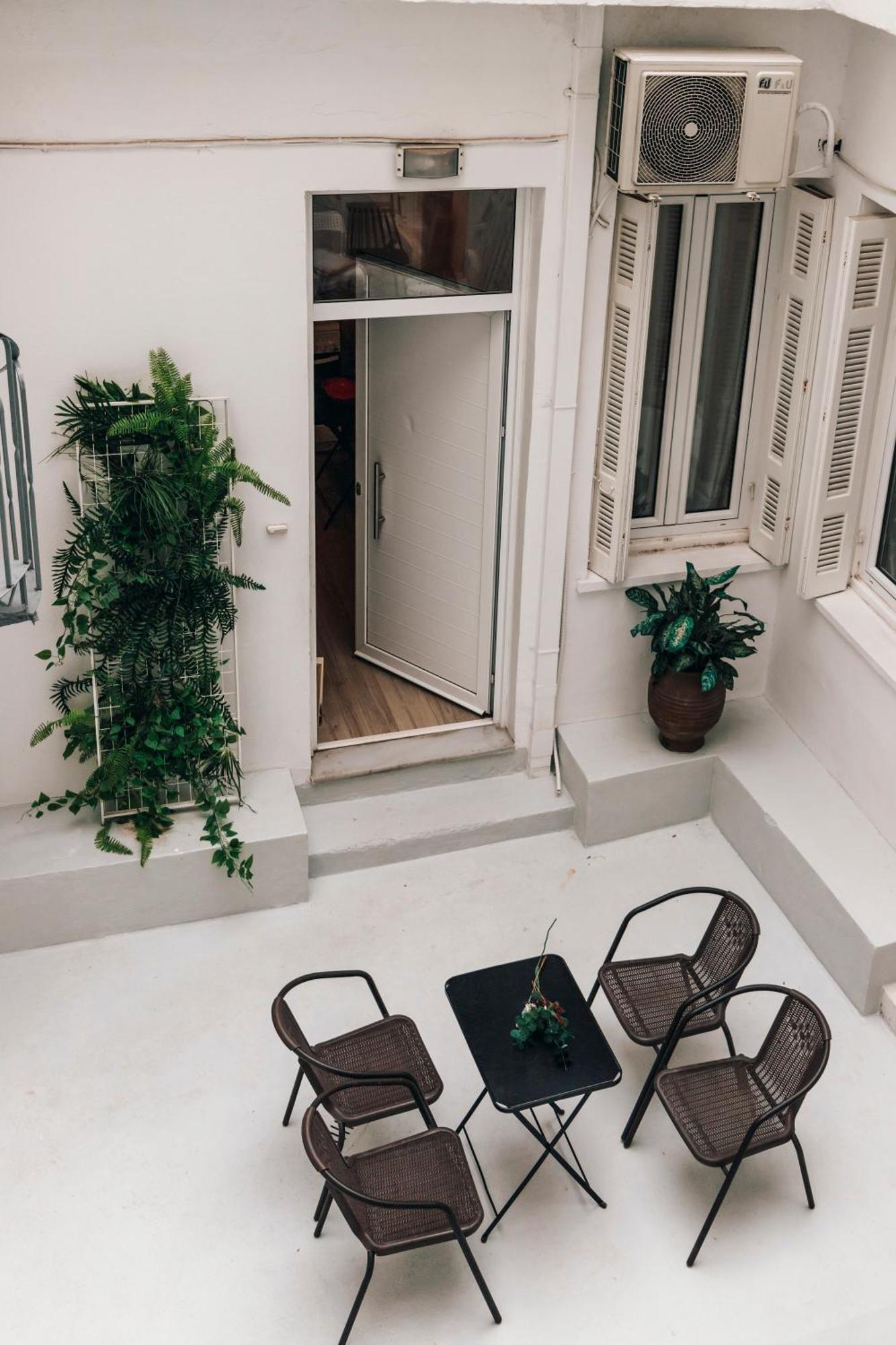 Monastiraki-Psiri, Old Town, 3-Bdr Apt, Sleep 6-10P, Spacious Court Yard Athens Exterior photo
