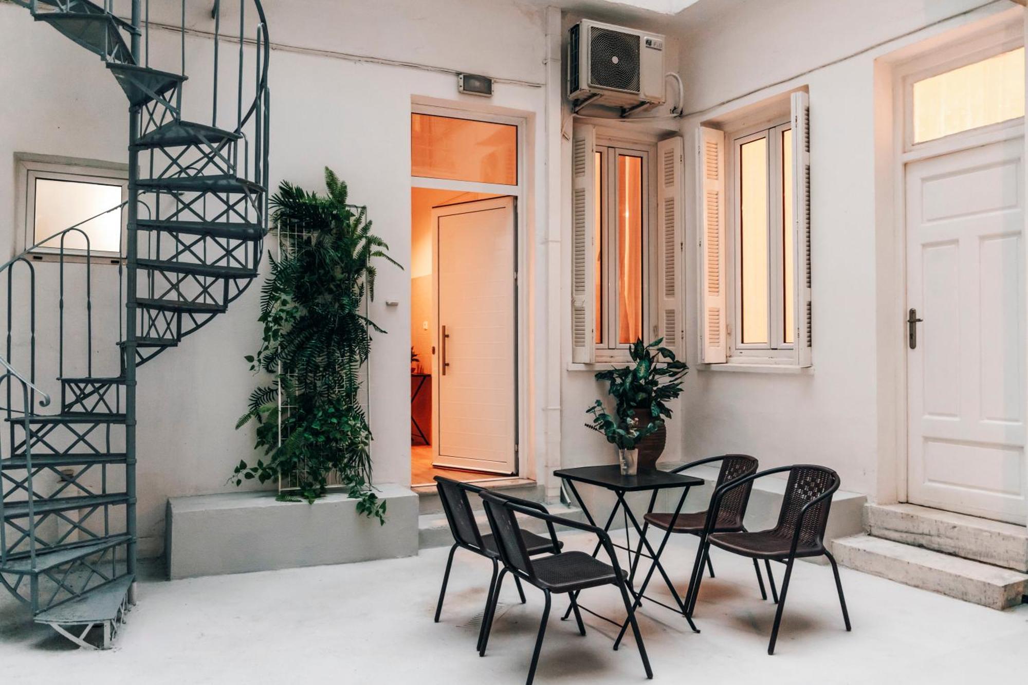 Monastiraki-Psiri, Old Town, 3-Bdr Apt, Sleep 6-10P, Spacious Court Yard Athens Exterior photo