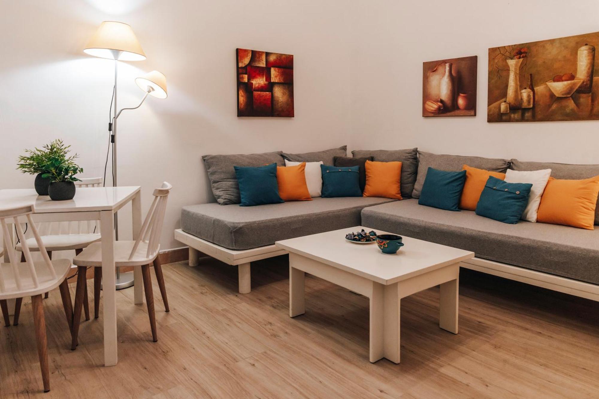 Monastiraki-Psiri, Old Town, 3-Bdr Apt, Sleep 6-10P, Spacious Court Yard Athens Exterior photo